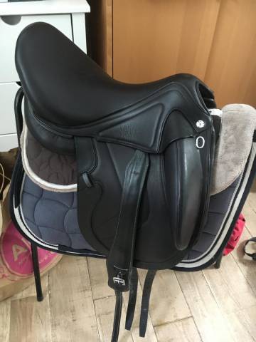 Selle de dressage CWD