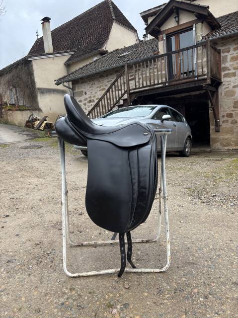 Selle de dressage 