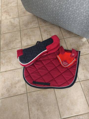 Ensemble rouge tapis, amortisseur et bonnet