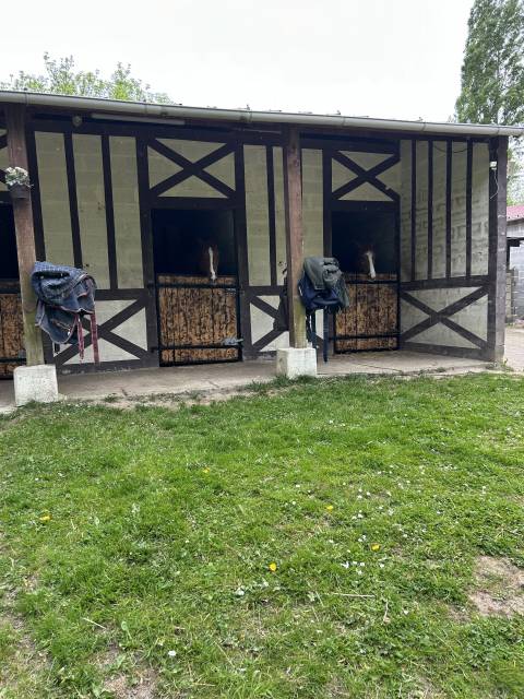 Pensions box-paddock 10min de deauville