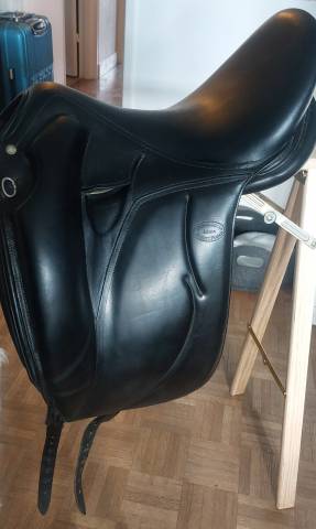 Superbe selle de dressage devoucoux