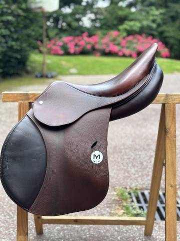 Selle meyer modèle marianne taille 17,5 année 2023