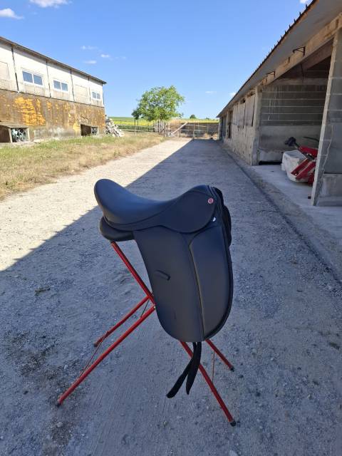 Selle de dressage star 17,5