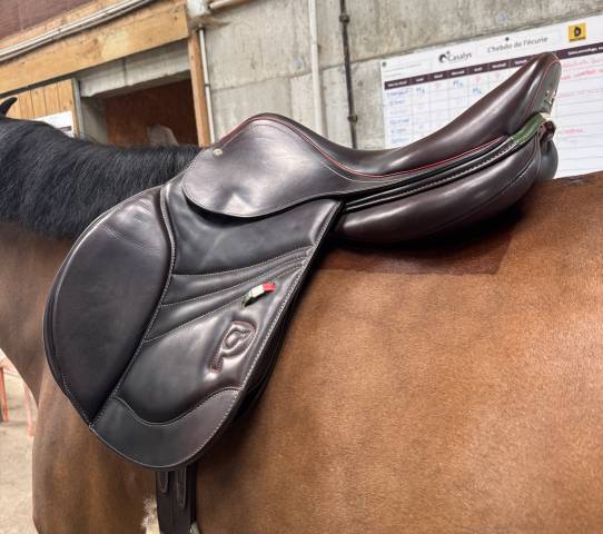 Selle pariani - modèle custom jump lady 17,5