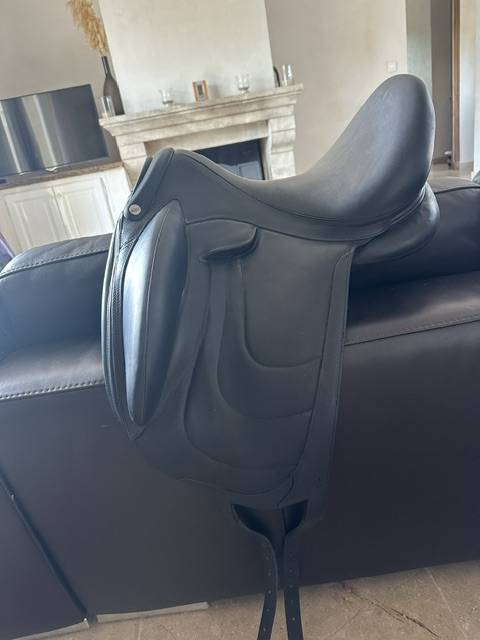 Selle de dressage devoucoux makila harmonie s taille 17