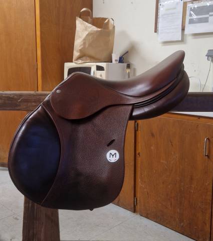 Selle meyer acte 2 semi-creuse 17,5