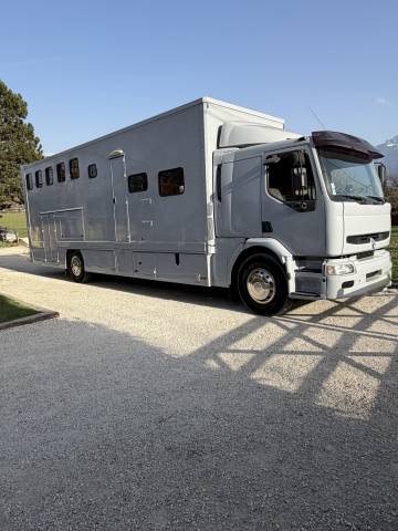 Camion chevaux 4 places + home car