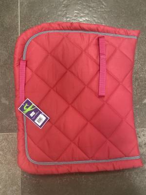 tapis dressage Equitheme samantha fushia 