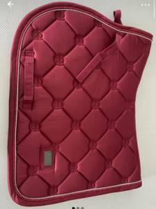 Tapis de selle Equestrian Stockholm Rouge