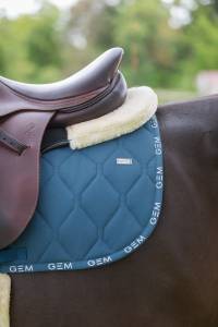 Tapis de selle LOVE Bleu orage DRESSAGE - GEM