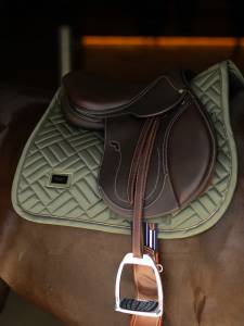 Tapis de selle Modern Striking Valley MIXTE - Equestrian Stockholm