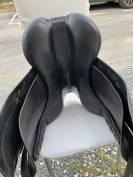 Selle dressage cuir noir 