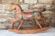 Ancien cheval manege bois