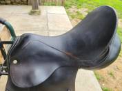 Selle cuir mixte, orienté dressage