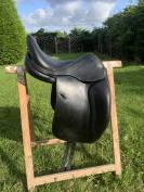 Selle de dressage équipée 