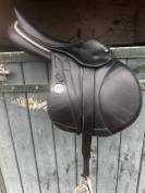 Selle MEYER Acte 2 noire doublée veau.  Taille 18'